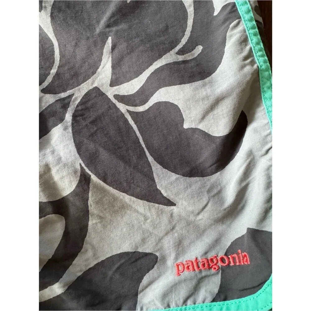 Patagonia Floral Wavefarer Board Shorts Size 30